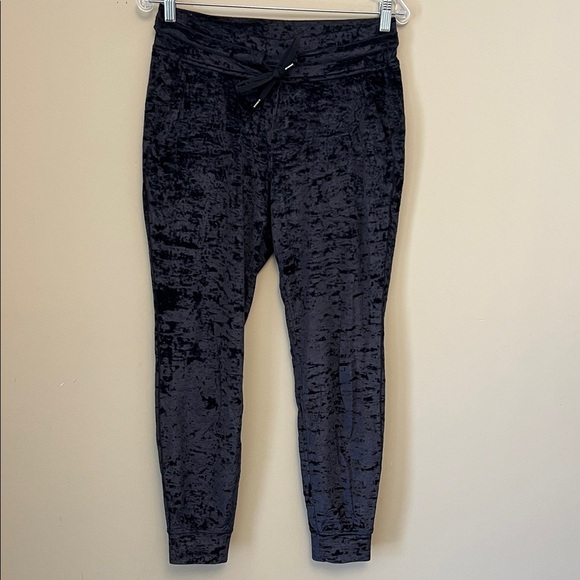 Lululemon Ready to Crush Jogger in Black size 8 - Picture 2 of 13